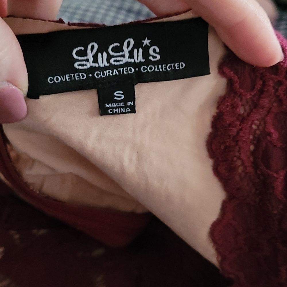 Lulu's wine colored lace low cut front dress sz small - Picture 4 of 4